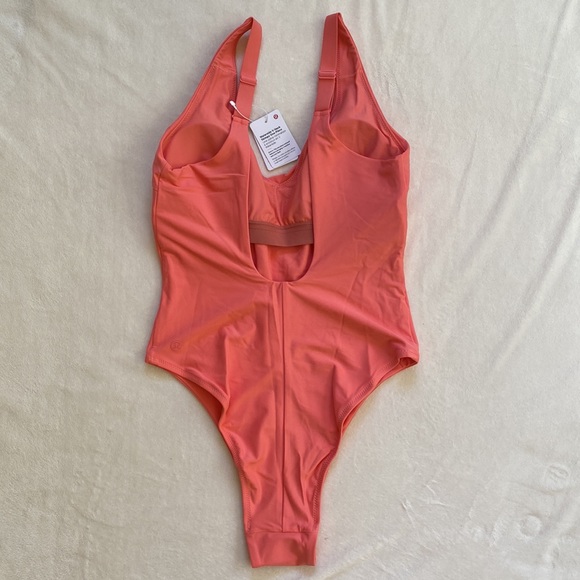 lululemon Waterside V-Neck Skimpy-Fit One-Piece Swimsuit Size 8 NWT - Picture 4 of 5